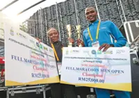 Kenyans sweep bridge run again