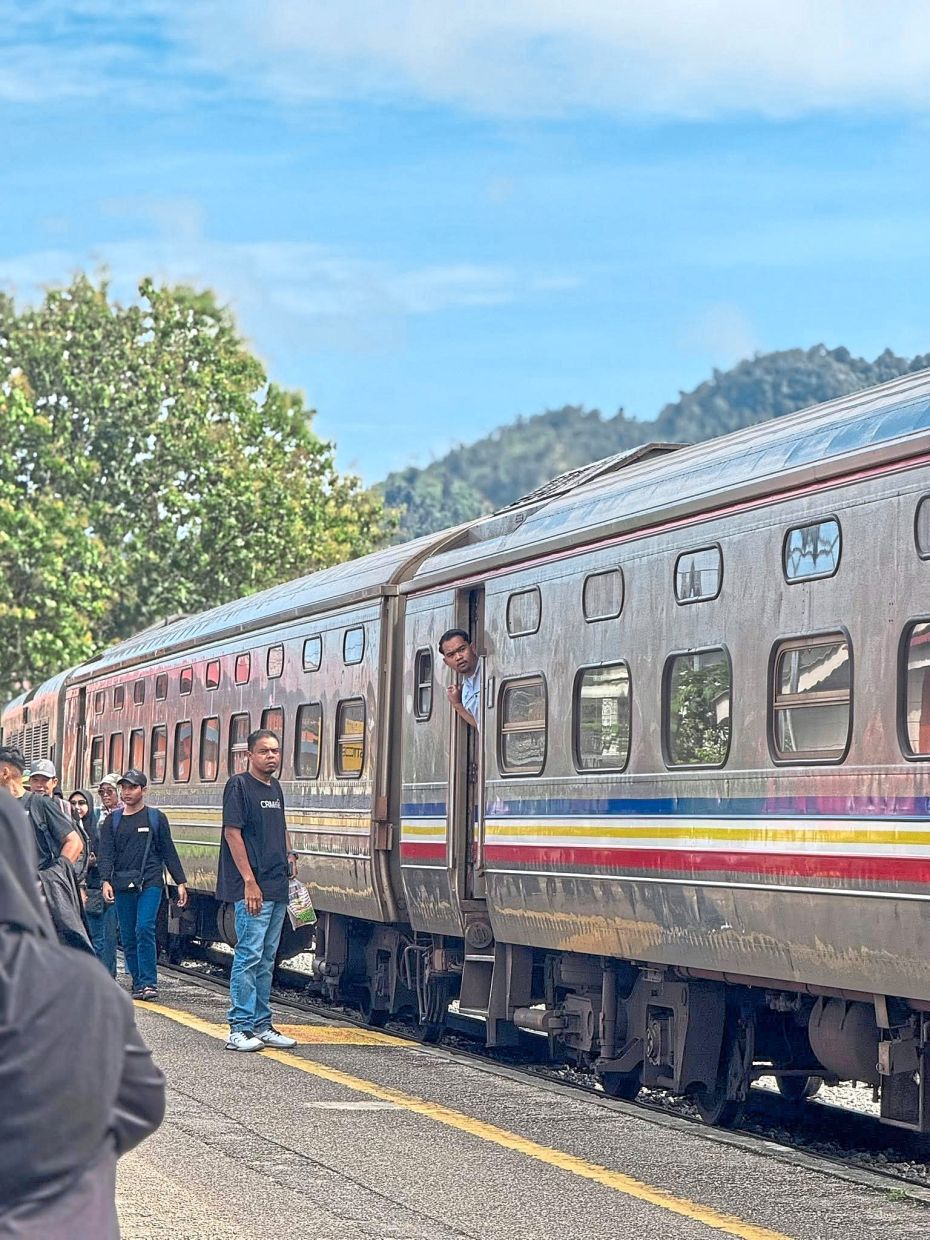The Dabong station is the main gateway for travellers coming in by train from the south.