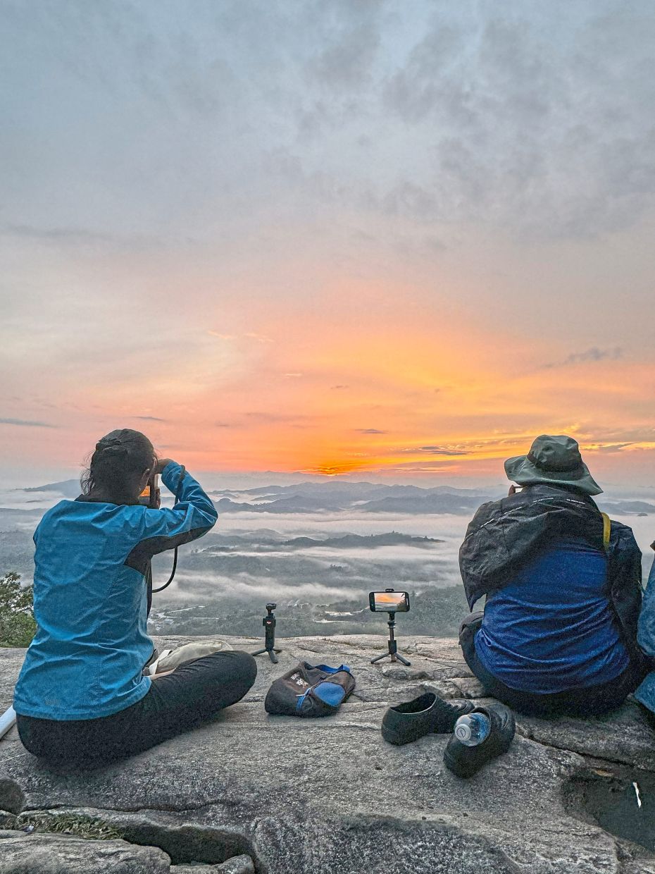 Waiting for the sunrise at Kem Baha, where the valley is often covered by a sea of clouds.