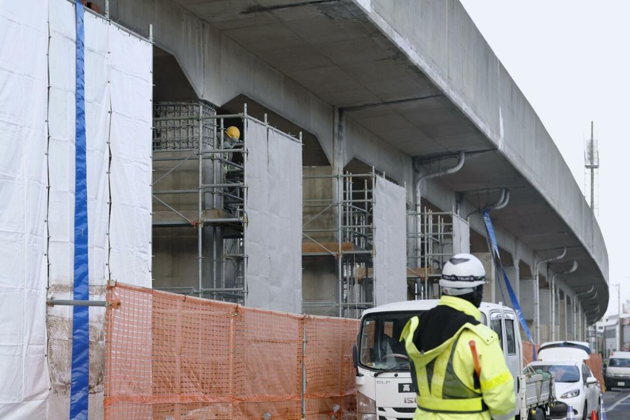 Japan lifts weeklong alert on increased quake risk after M7.5 temblor