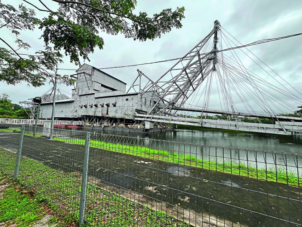Tanjung Tualang Tin Dredge No. 5 or TT5 ceased operations in 1982 and now serves as a historical site open to the public.