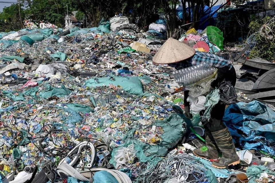 'Waiting to die': the dirty business of recycling in Vietnam