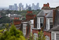 Real price of a London apartment down 22% in the last decade