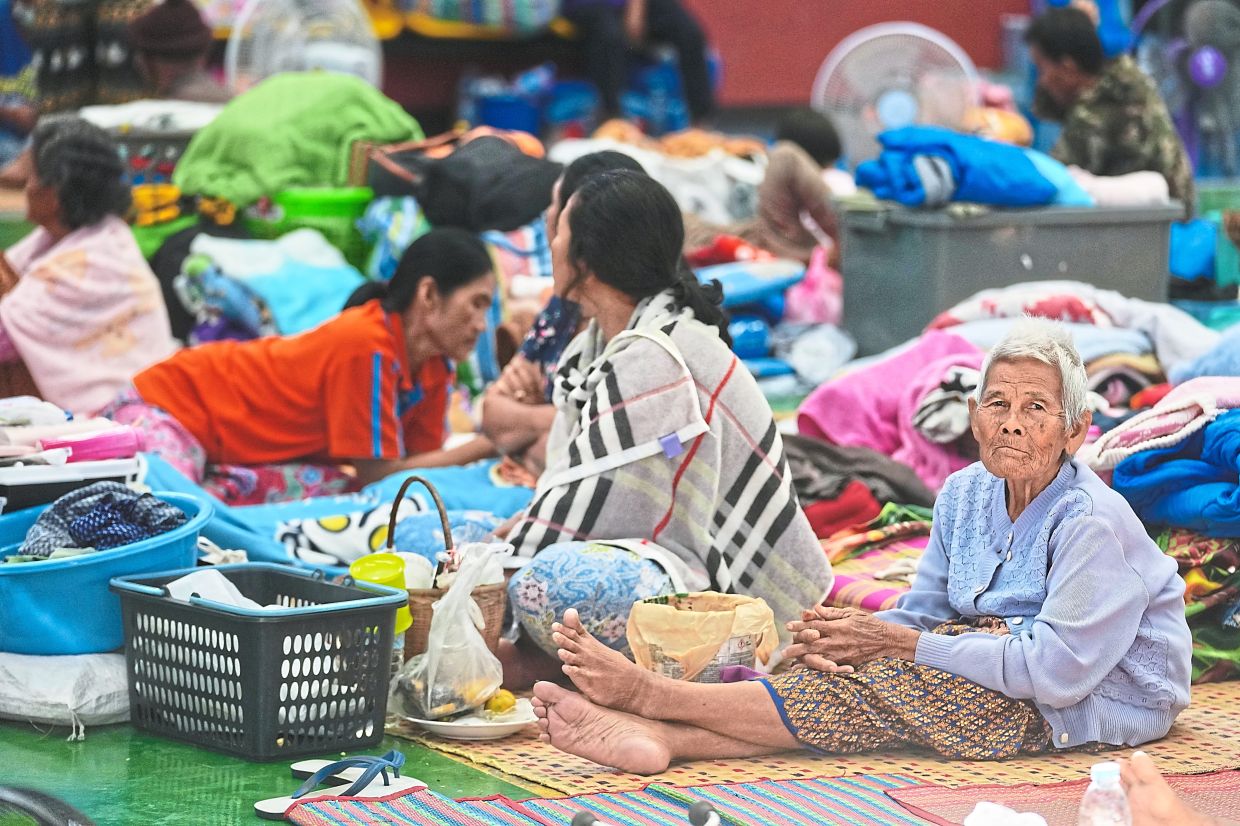 Thousands of Thais stranded in Poipet