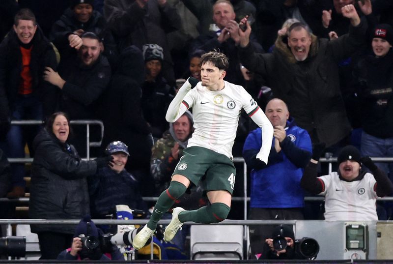 Soccer-Chelsea edge past third-tier Cardiff to reach League Cup semi-finals