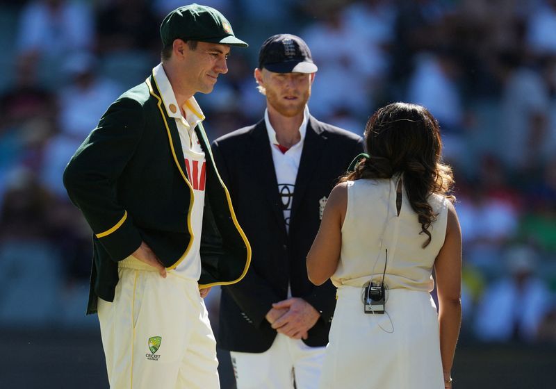 Cricket-Australia win toss, to bat in third Ashes test in Adelaide