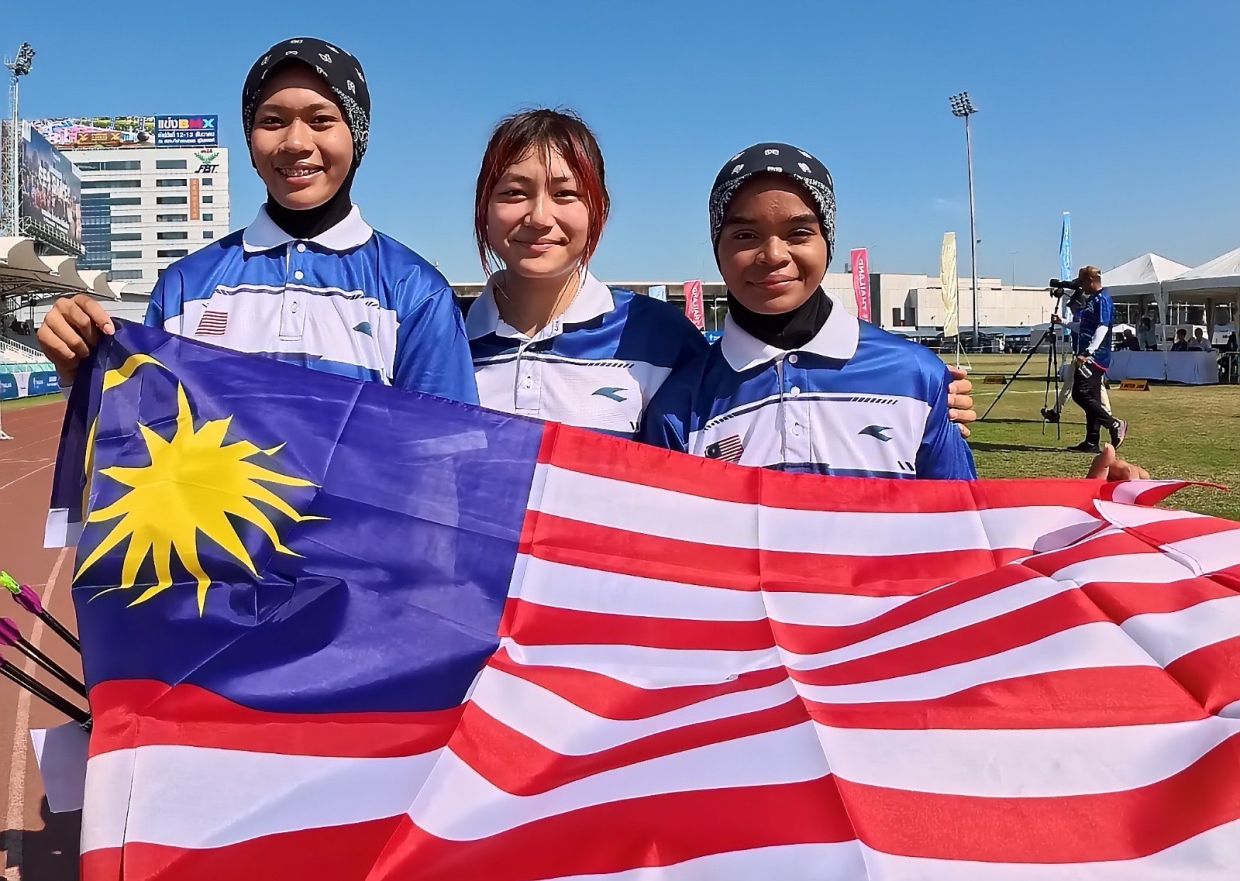 Women’s recurve team win silver