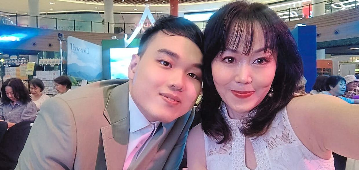 Clarence was the one who suggested that his mum take part in the talent competition. 