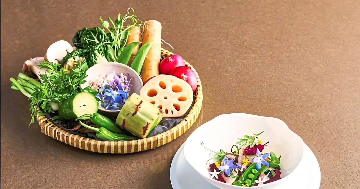 Using 25 different local fruits and vegetables, the tropical landscape course is a reflection of the abundance of what's available in Malaysia and Singapore. — Seroja/Instagram