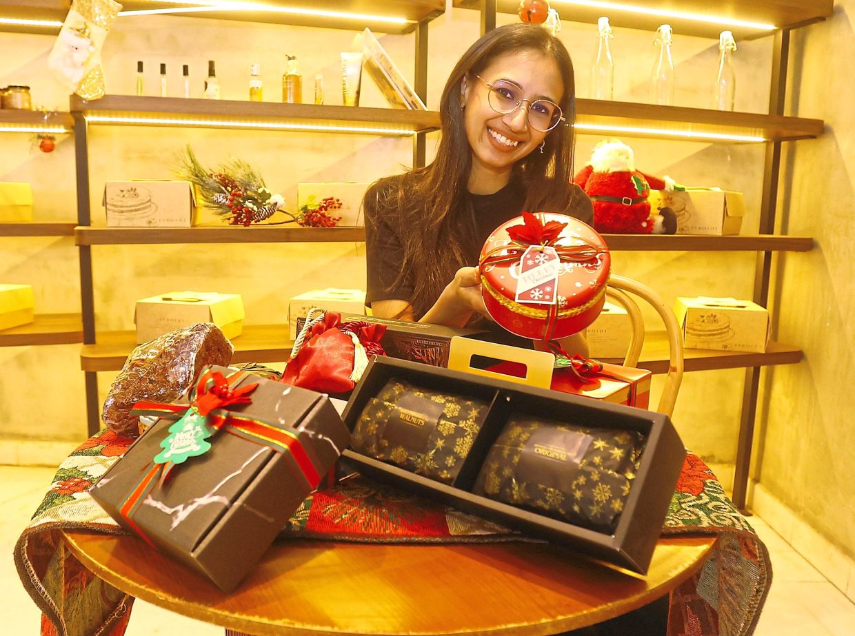 Bakers racing against time to deliver fruitcakes