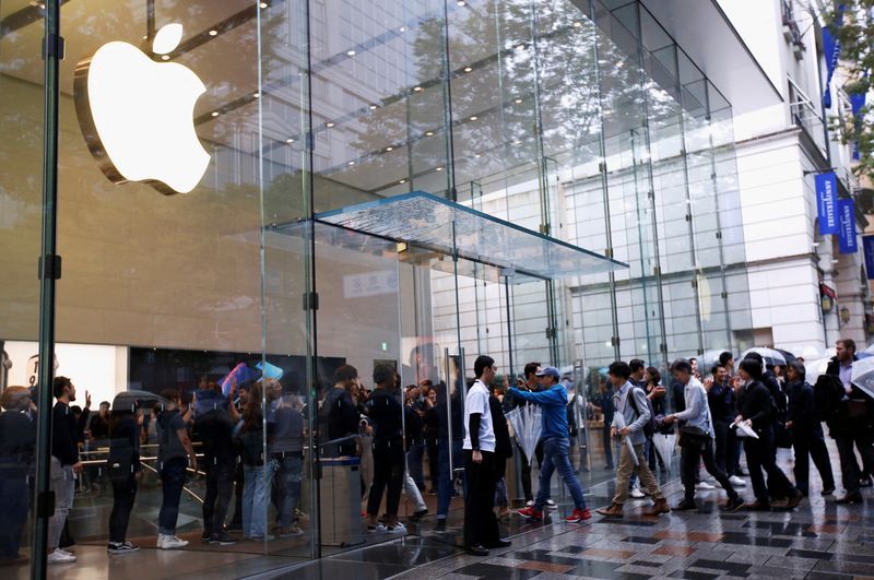 Apple opens iPhone to alternative app stores in Japan