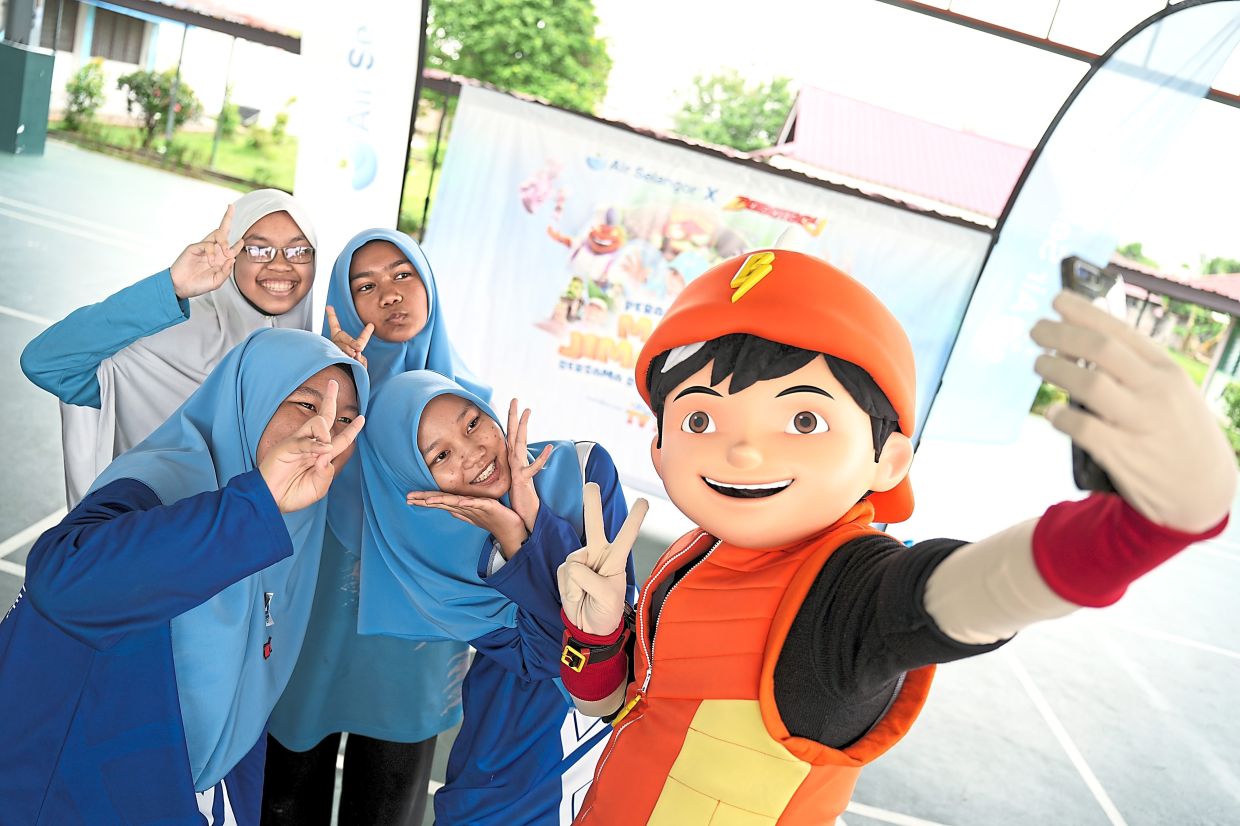Through Air Selangor’s “Misi Jimat Air bersama BoBoiBoy 2025” campaign, children in primary and secondary schools learn practical water-saving steps in a fun, interactive way.