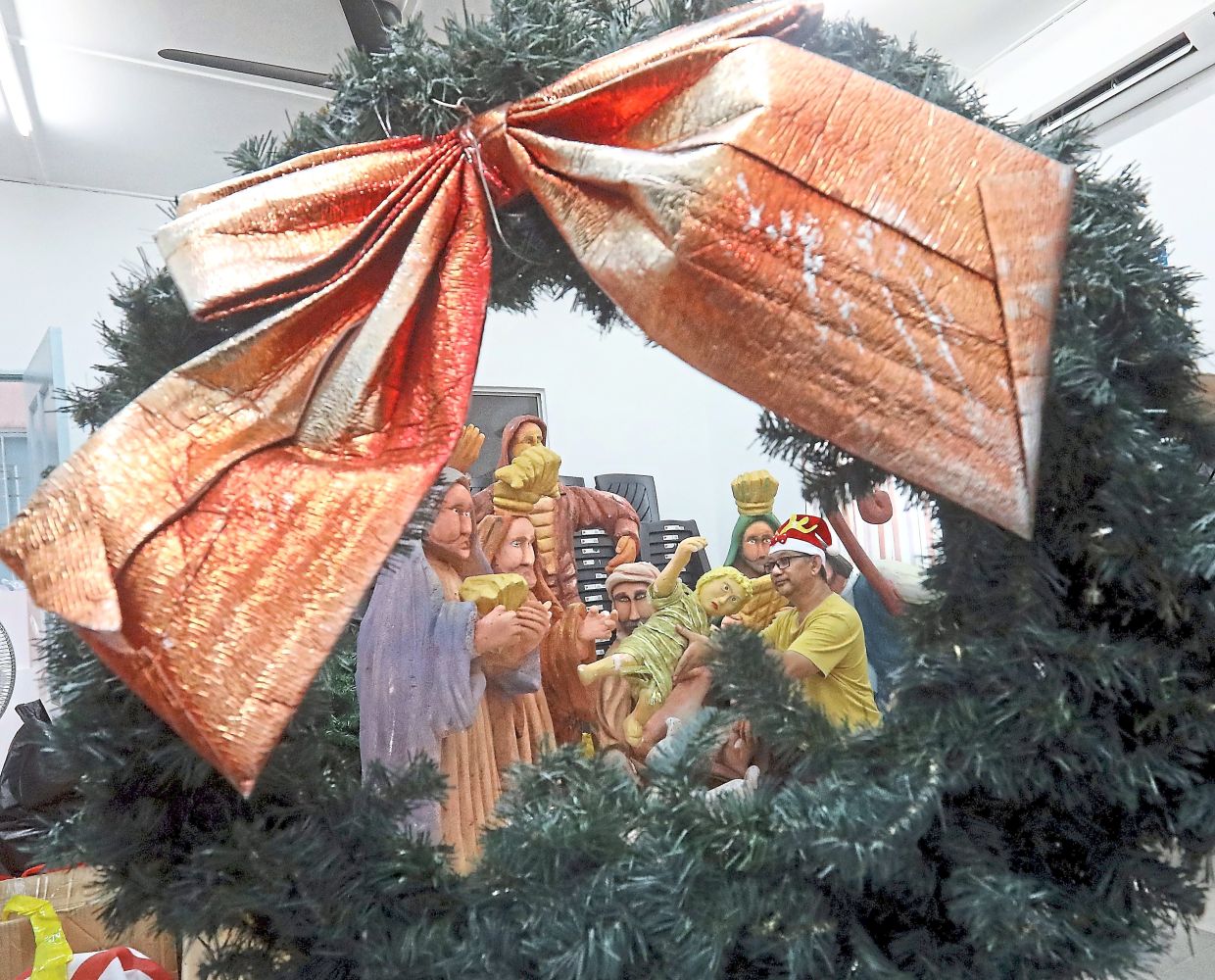 Decorating together brings the whole community closer – that’s the spirit of Christmas, says Danker.