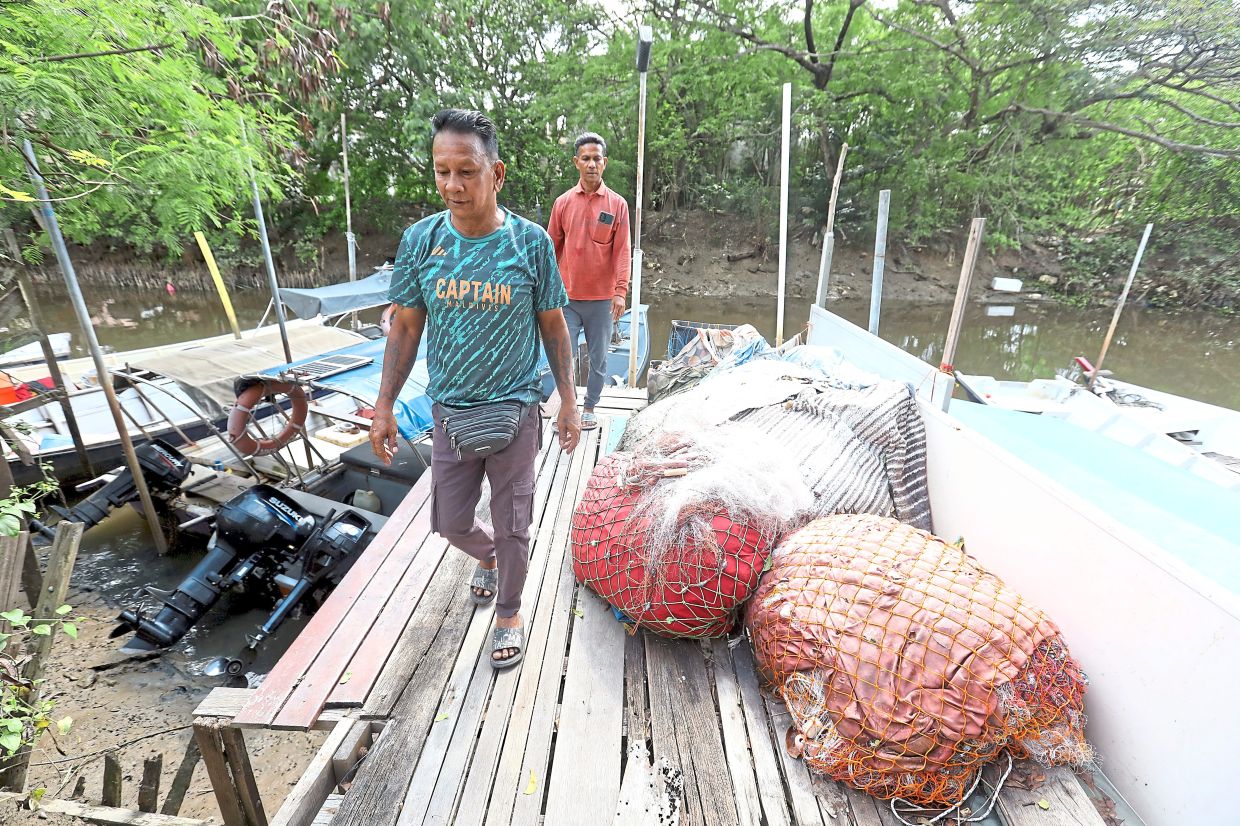 Development and changing coastlines are making it harder for fishermen in the Portuguese Settlement to earn a living. 