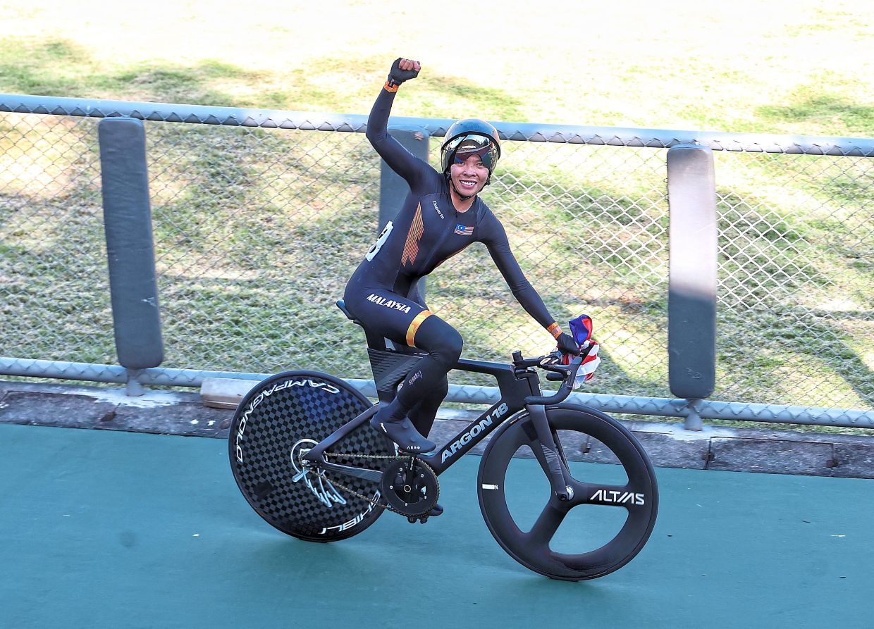 Aisyah überrascht – auf der Straße und im Velodrom