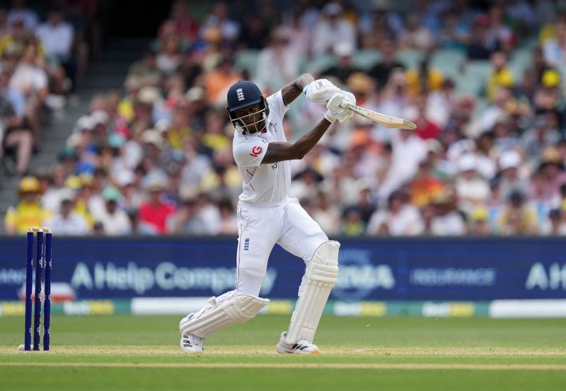 Cricket-England bowled out for 286, Australia 371