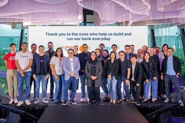 The GXBank team and its partners are celebrating collaboration and success.