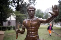 Stolen Bruce Lee statue 'returns' to Bosnia town