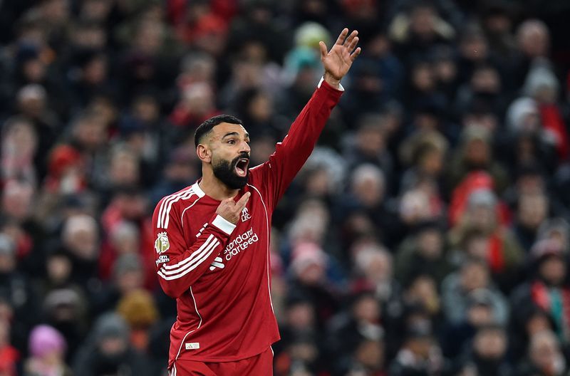 Soccer-Jones reveals Salah apology as Liverpool close ranks