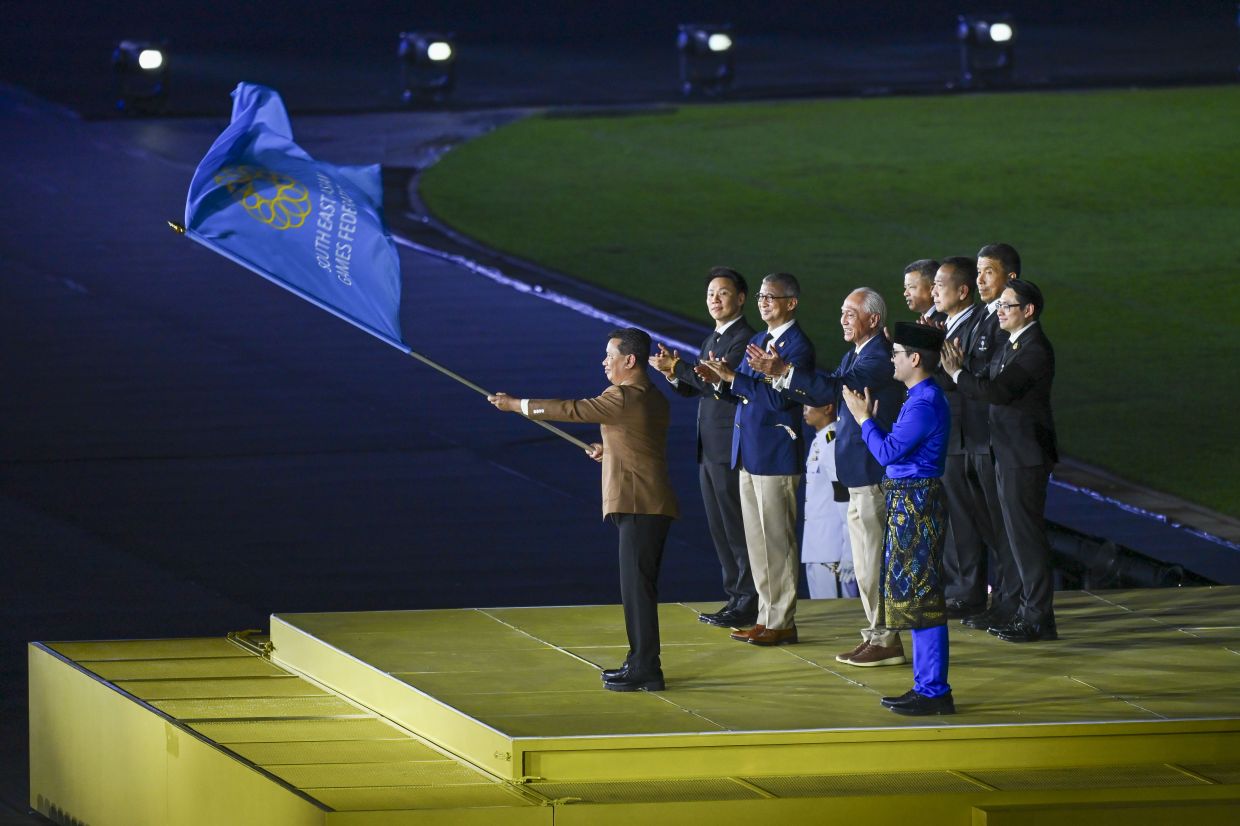 Laa-gaawn, Thailand. Salam, Malaysia.