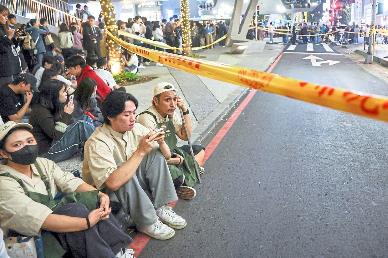 Lai vows full inquiry into metro attack