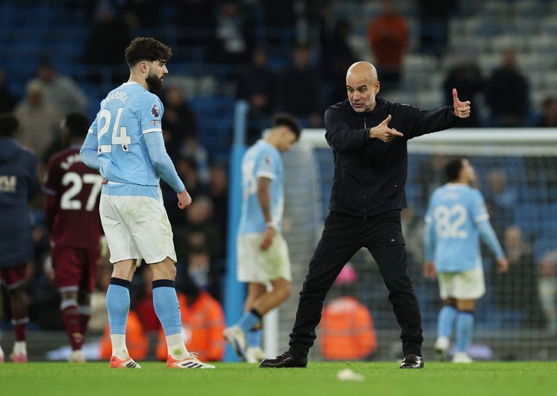 Soccer-'Merry Christmas but it's not enough,' Man City boss tells league leading team