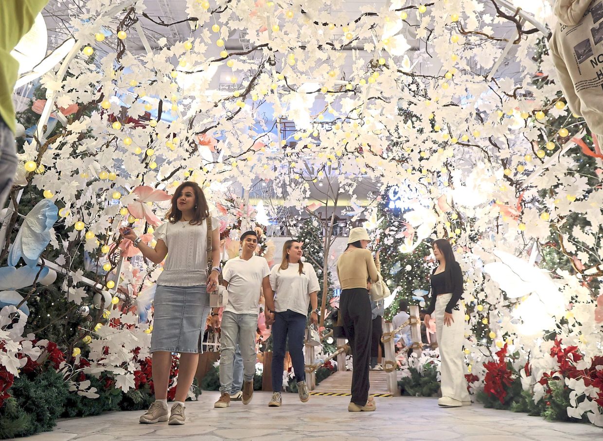 Capturing holiday cheer in Klang Valley