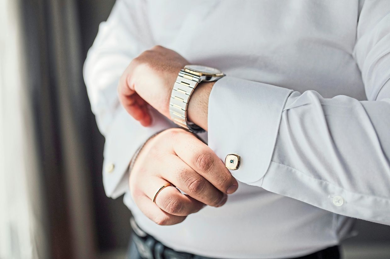 A well-fitted white shirt should be among your staples for an easy and functional wardrobe. Photo: Pexels