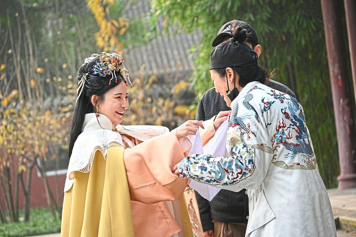 Traditional hanfu turn trips into cultural adventures in China