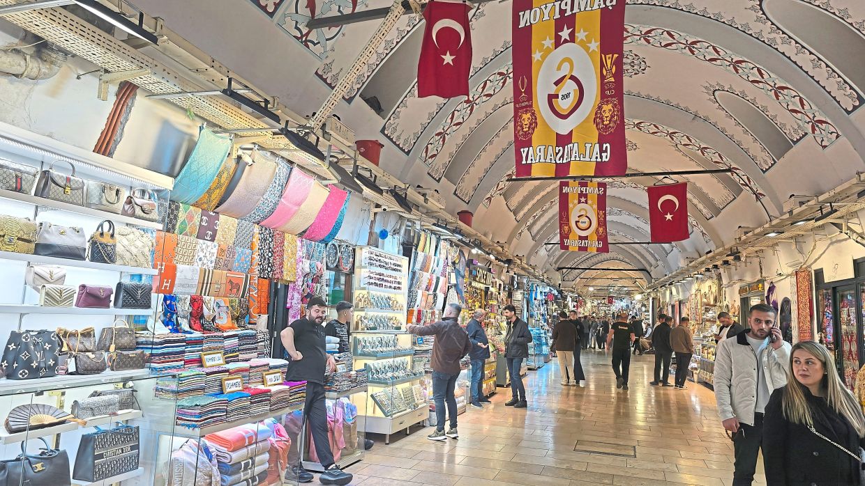 It’s easy to get lost in the Grand Bazaar as there are over 4,000 shops.