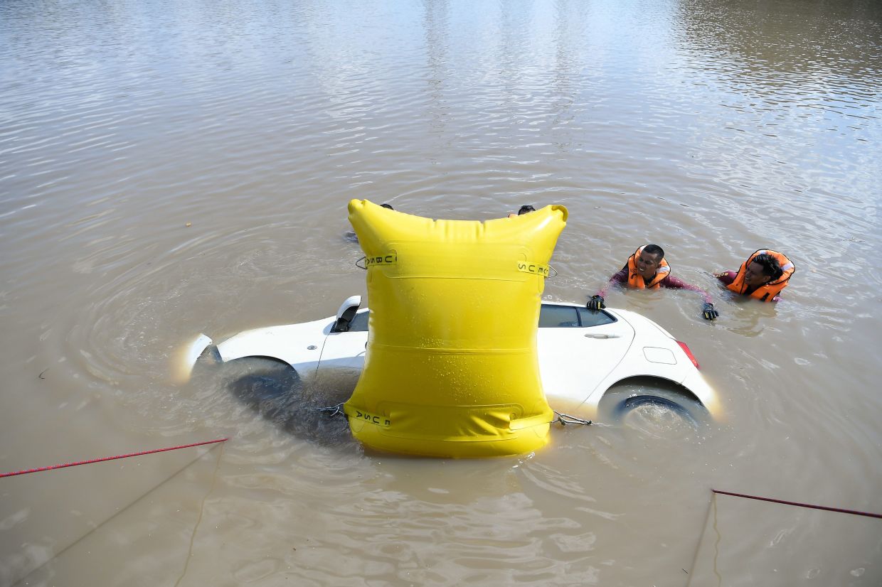 Motorist found drowned after car plunges into Alor Setar river
