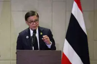 Asean urges Cambodia and Thailand to halt hostilities, return to dialogue, says Mohamad