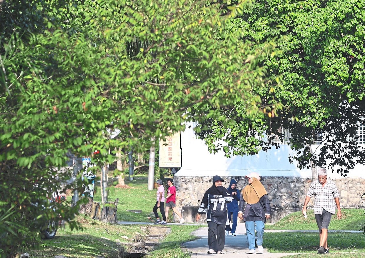 Padang Awam BRP in Bukit Rahman Putra is popular with Sungai Buloh folk who jog, walk or play basketball at the field. — Filepics 