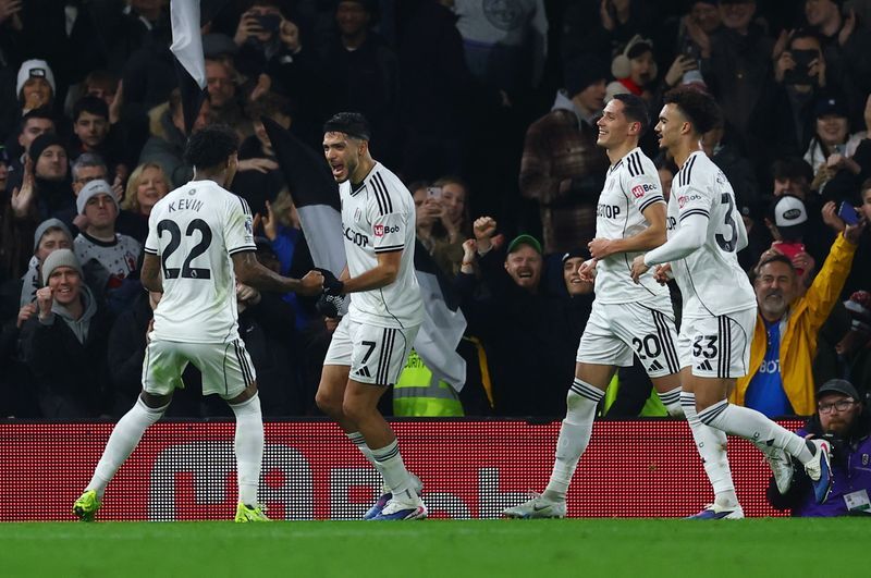 Soccer-Jimenez penalty earns Fulham scrappy 1-0 home win over Forest