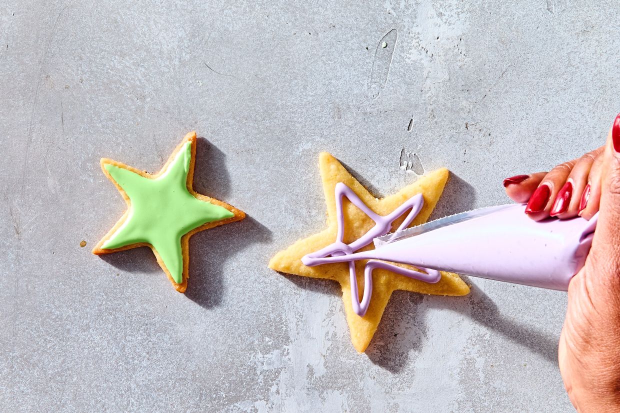 Don’t fill the piping bag with too much icing: You want to be able to grip it with your whole hand.