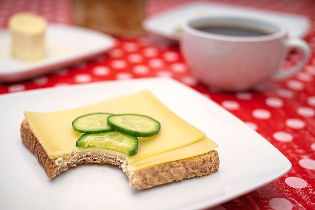 A slice of toast with cheese is on a plate. — SEBASTIAN GOLLNOW/dpa