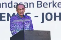 Anwar lauds Gaza flotilla volunteers