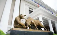 Stock market in late-week comeback
