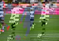 Soccer-Japan's Minamino ruptures ACL, World Cup campaign in doubt