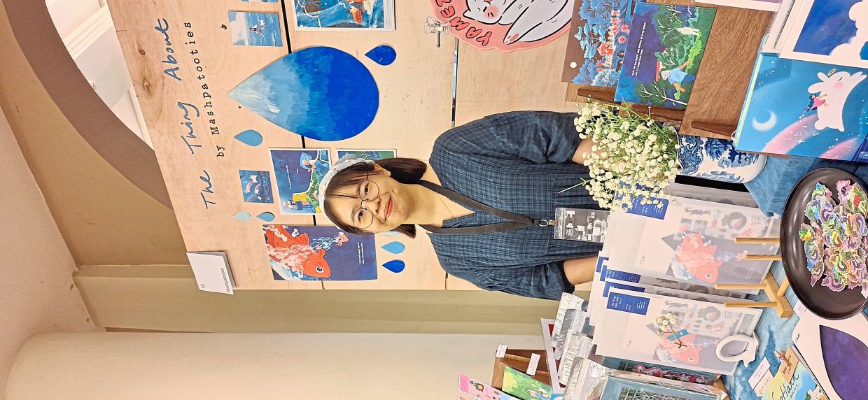 Lee often sells her artworks at art markets and book fairs. 