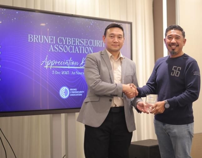 Recipient of the AJCCA Cyber Resilience Award, Azizul Hasrin. - CYSEC