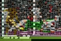 Soccer-Arsenal edge Palace on penalties to reach League Cup semi-finals