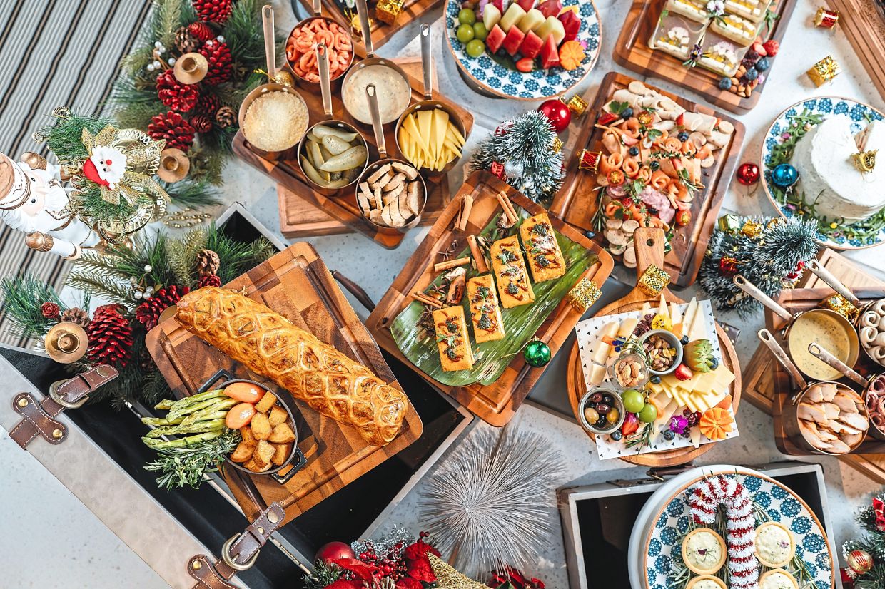 Enjoy the scrumptious selection of holiday favourites with a Malaysian twist in the New Year’s Eve feast at Lili in The Millen Penang.