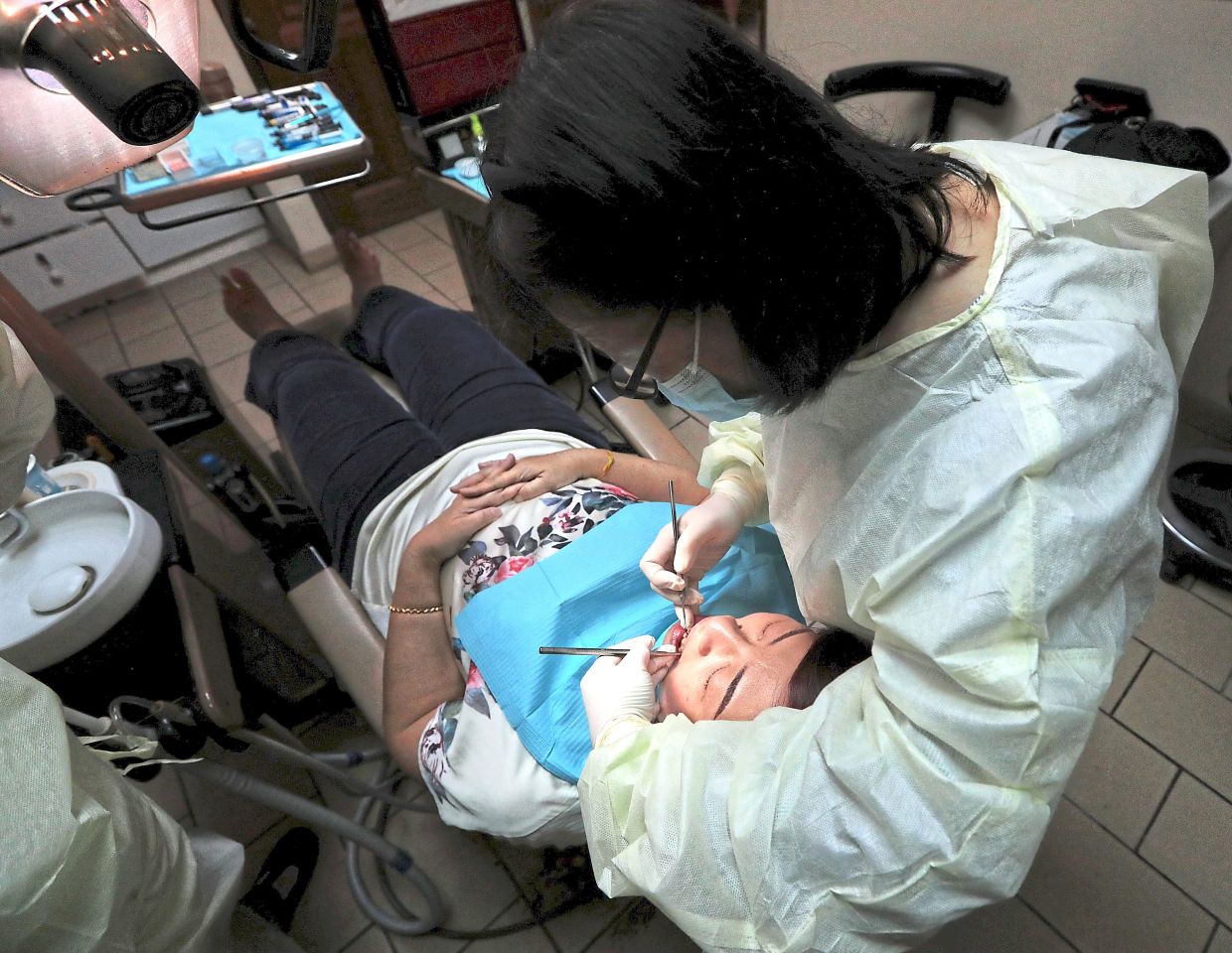 Regular dental check-ups can help catch not just problems with your teeth and gums, but also issues with other parts of your body. — Filepic