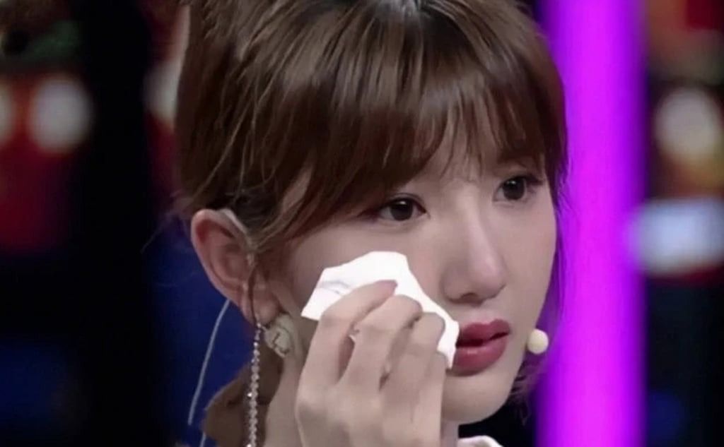 Time of tears: Mao, above, was abandoned by her alcoholic father at the age of two. -- Photo: QQ.com / SCMP