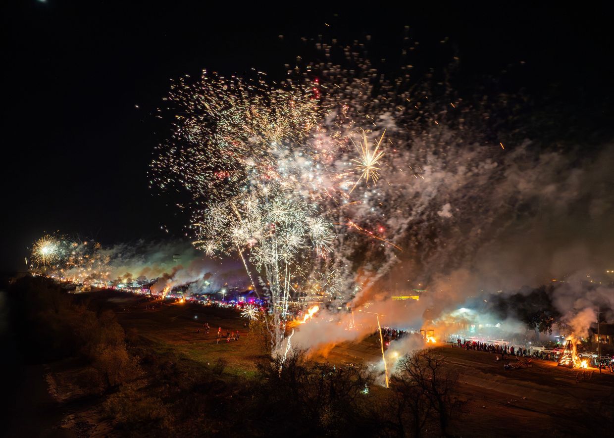 Christmas greetings to all! - Asean News Headlines at 10pm on Thursday (Dec 25, 2025)