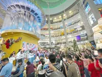 A pleasant last-minute rush for gifts