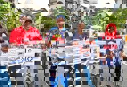 Najib's supporters gather at Palace of Justice from 6.45am in hope of a favourable verdict