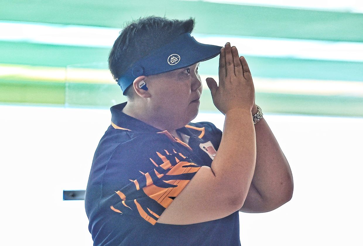 National shooter Alia Sazana Azahariduring the 25m Pistol Women Final event on the 33rd SEA Games Thailand 2025 at the Thailand Sports Authority Hockey Field in Bangkok, Thailand.— MUHAMAD SHAHRIL ROSLI/The Star