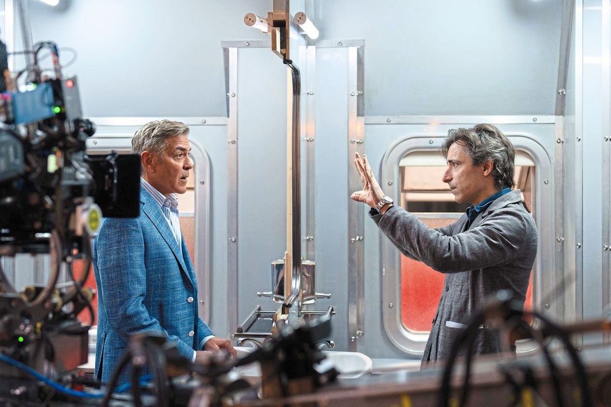 Director Baumbach (right) on the set of Jay Kelly with his lead star Clooney. 